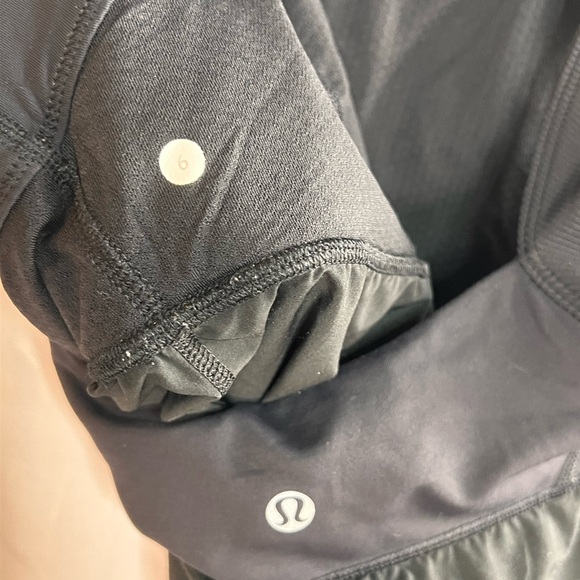 Lululemon Women’s Black Tame Me Tank - Picture 4 of 5